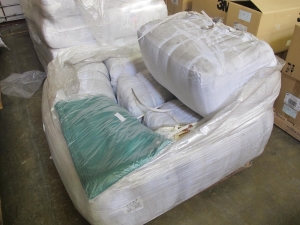 LOT TO INCLUDE: (300) HAND TOWELS 16X27, (43 50LB BUNDLES) CLOTH WIPING RAGS. LOADING & HANDLING FEE $30-4105